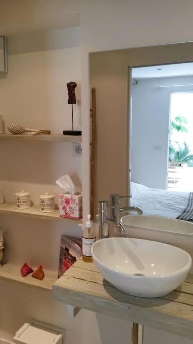 La Maison Blanche Intra-Muros Free Parking Айга-Мортас Екстериор снимка