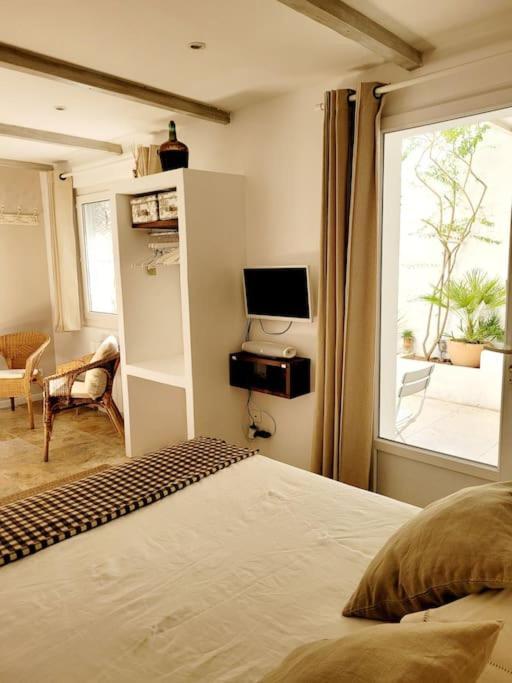 La Maison Blanche Intra-Muros Free Parking Айга-Мортас Екстериор снимка